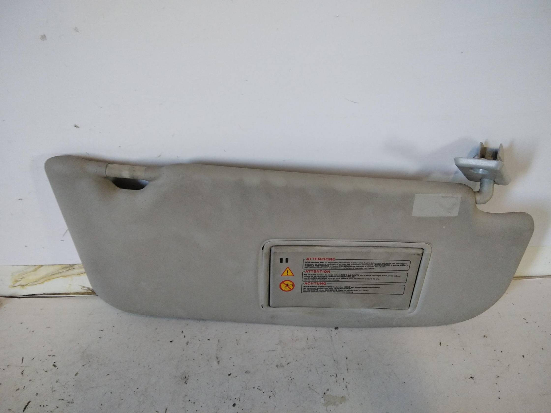 Aletta parasole parabrezza dx.